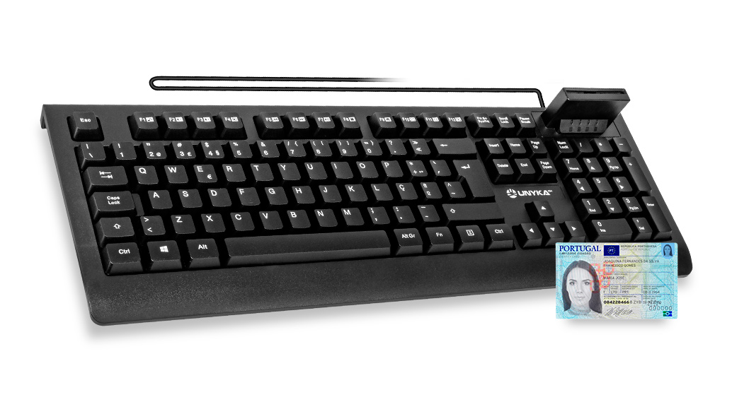 Teclado Portugués KB918 de 105 teclas con lector inteligente de tarjetas tipo PC/SC 2.0, como el DNI electrónico o las tarjetas españolas de sanidad